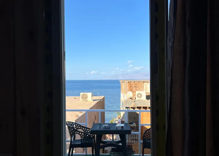 Zalooma House I Beachfront Hostel